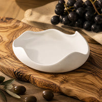 Assiette Crete Albatre - Planche bois olivier raisin olives