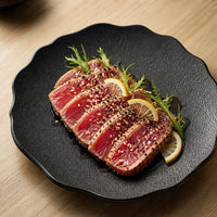Assiette Petale Onyx - Tataki thon sesame mizuna yuzu